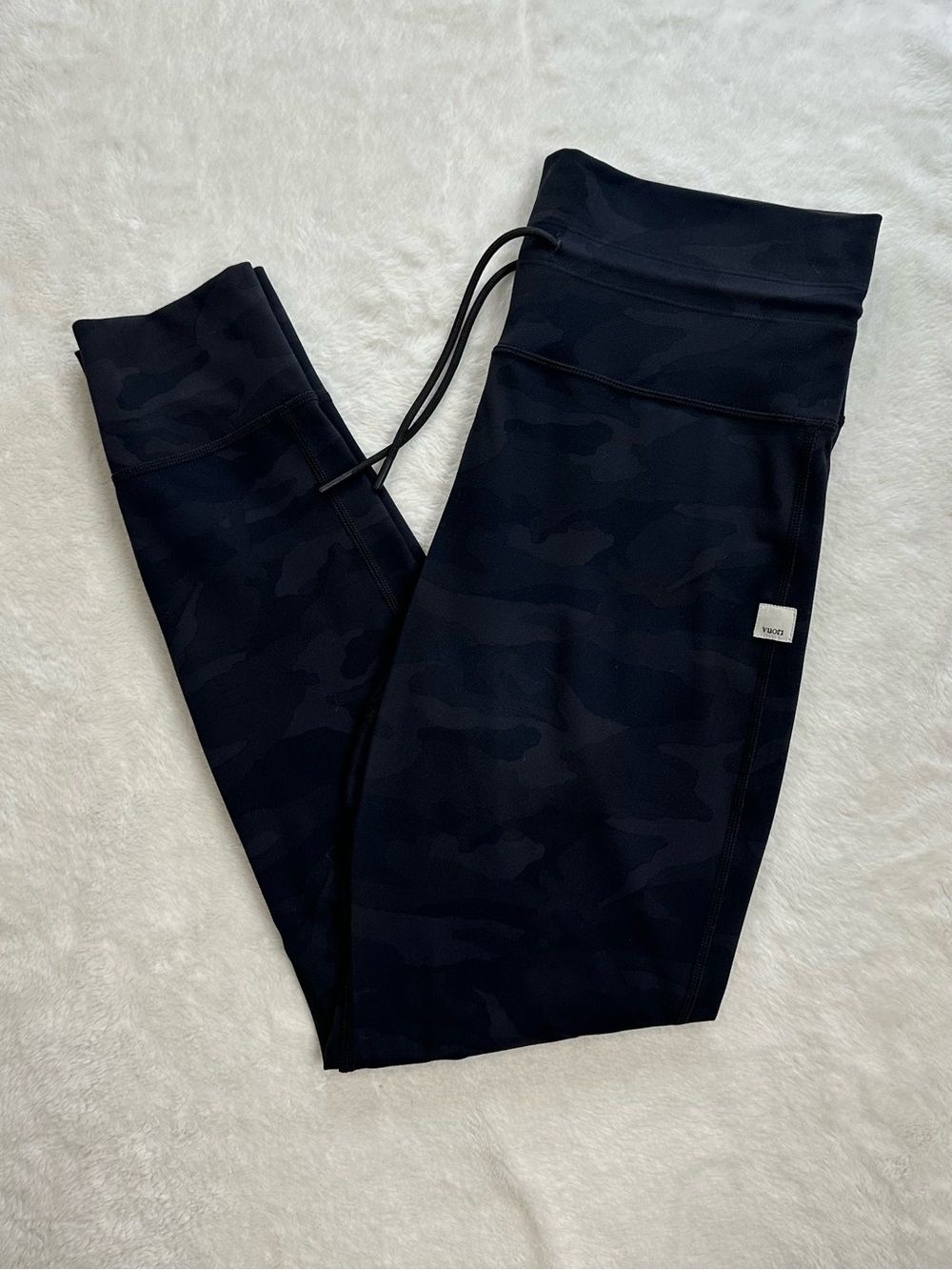 Vuori Daily Legging Black Camo Drawstring High Rise Tight Pants VW323 Size Large